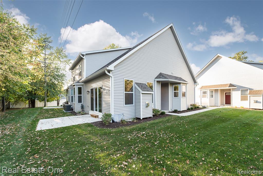 529 Indian Oaks Drive, Howell, MI 48843 — Photo 2