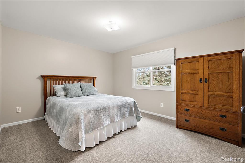 8446 S Shore Drive, Clarkston, MI 48348 — Photo 36