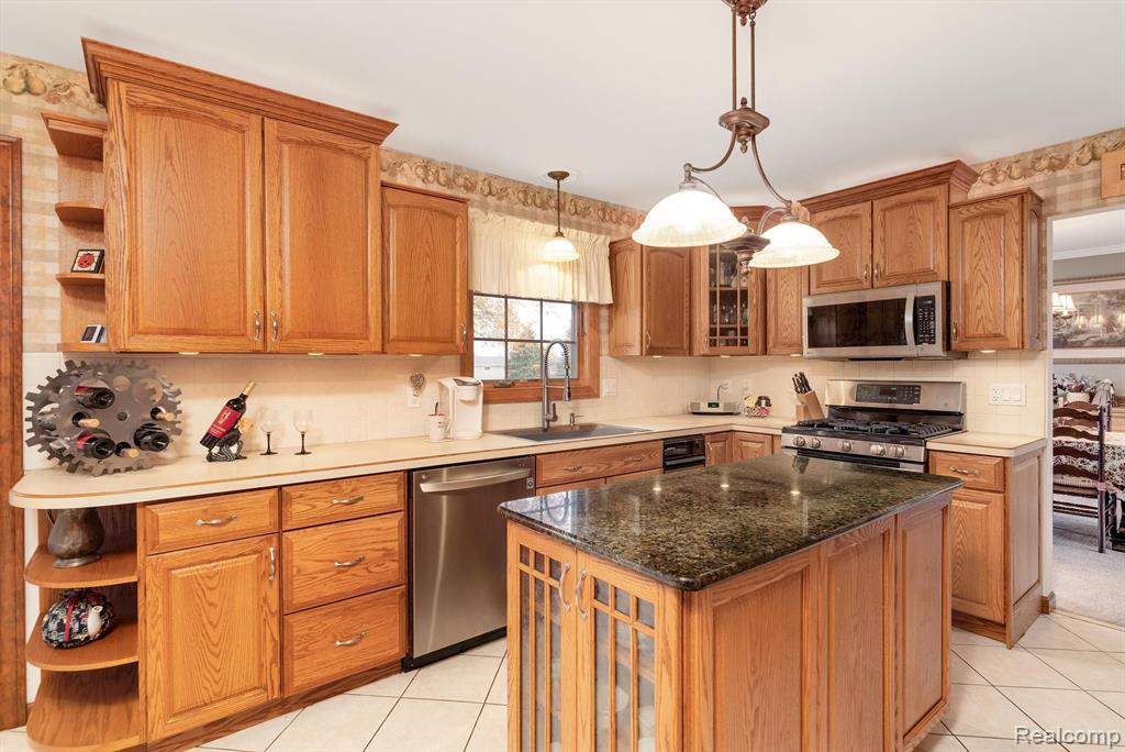 682 Heritage Lane S, Rochester Hills, MI 48309 — Photo 13