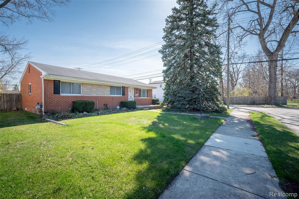 29889 Brown Court, Garden City, MI — Photo 35