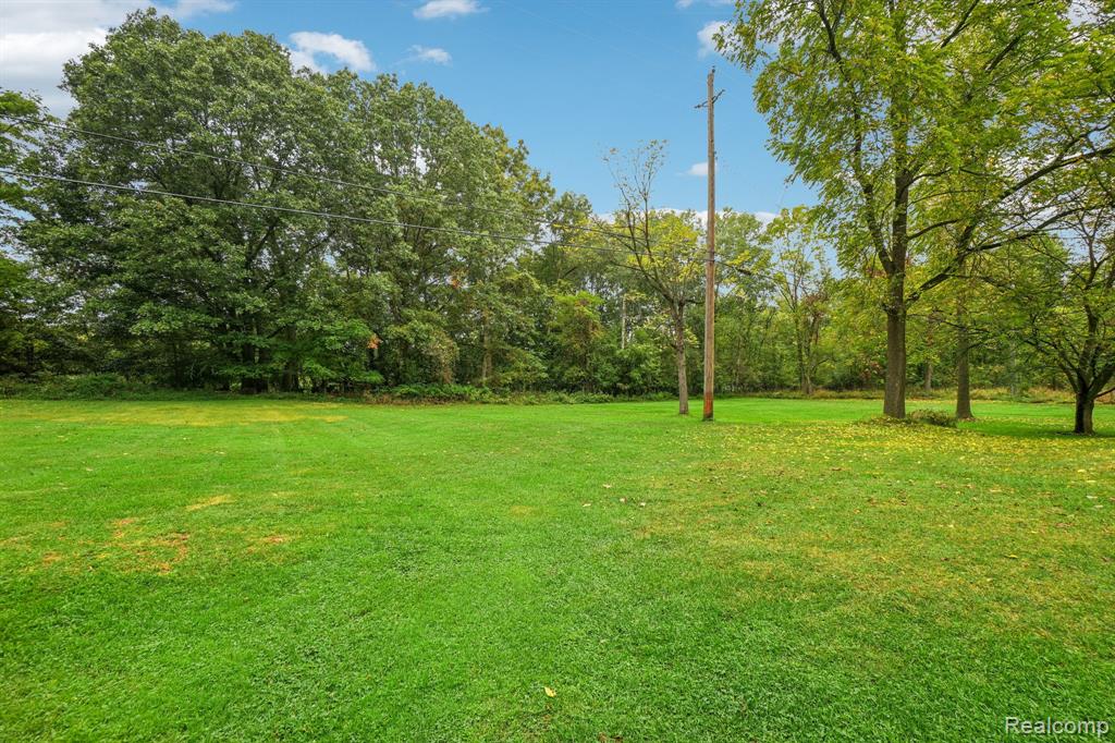 9551 Ellis Road, Clarkston, MI 48348 — Photo 45