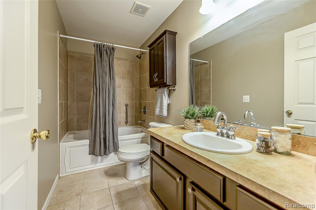 58721 Carriage Lane, South Lyon, MI 48178 — Photo 23