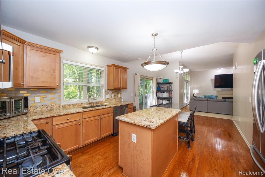 3481 Castlewood Court, Wixom, MI — Photo 28