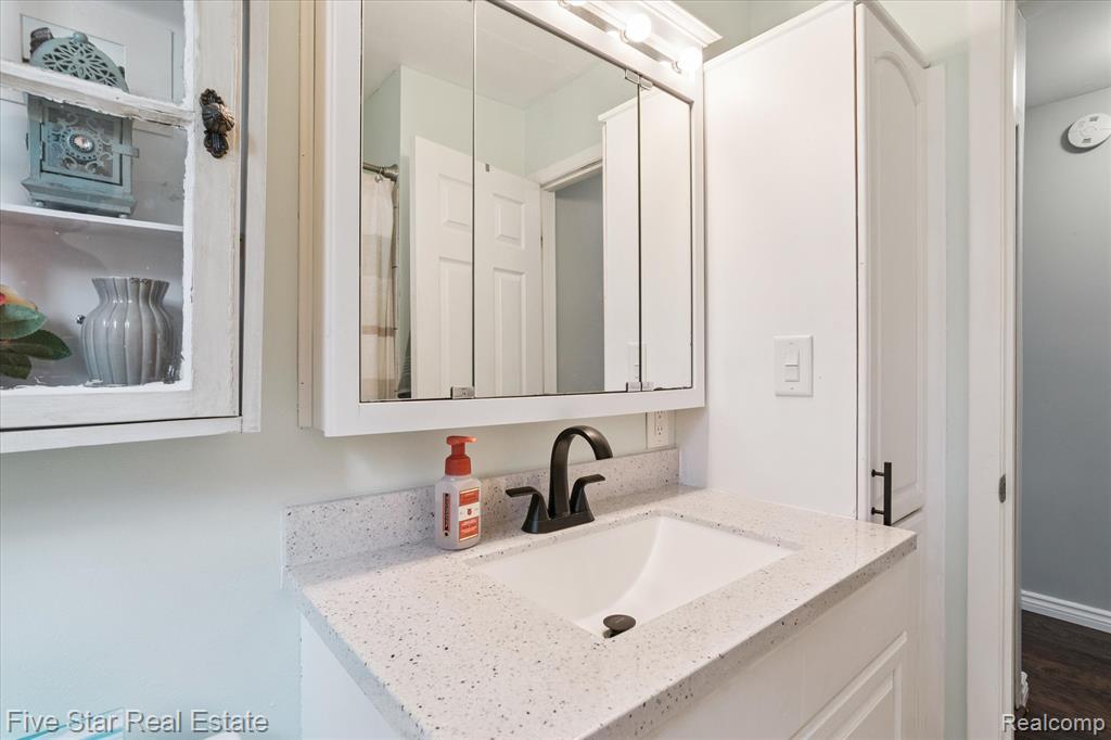 43592 Champlain Court, Canton, MI 48188 — Photo 19