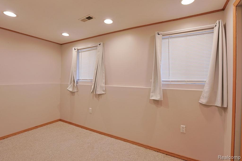 43428 Hartwick Drive, Sterling Heights, MI 48313 — Photo 37