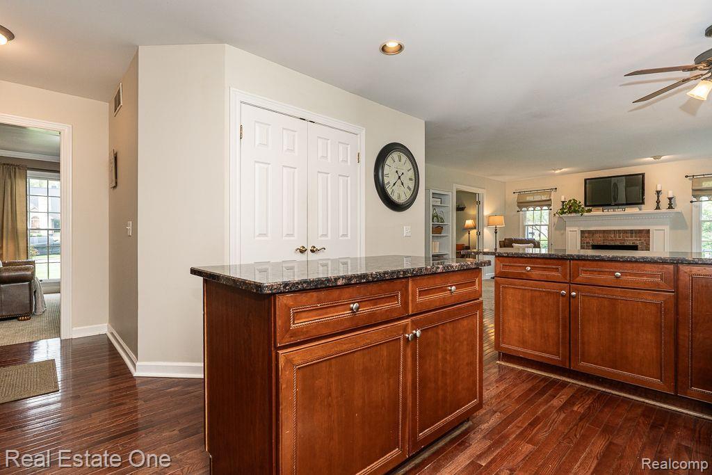 9079 TWIN OAKS, Flushing, MI 48433 — Photo 8