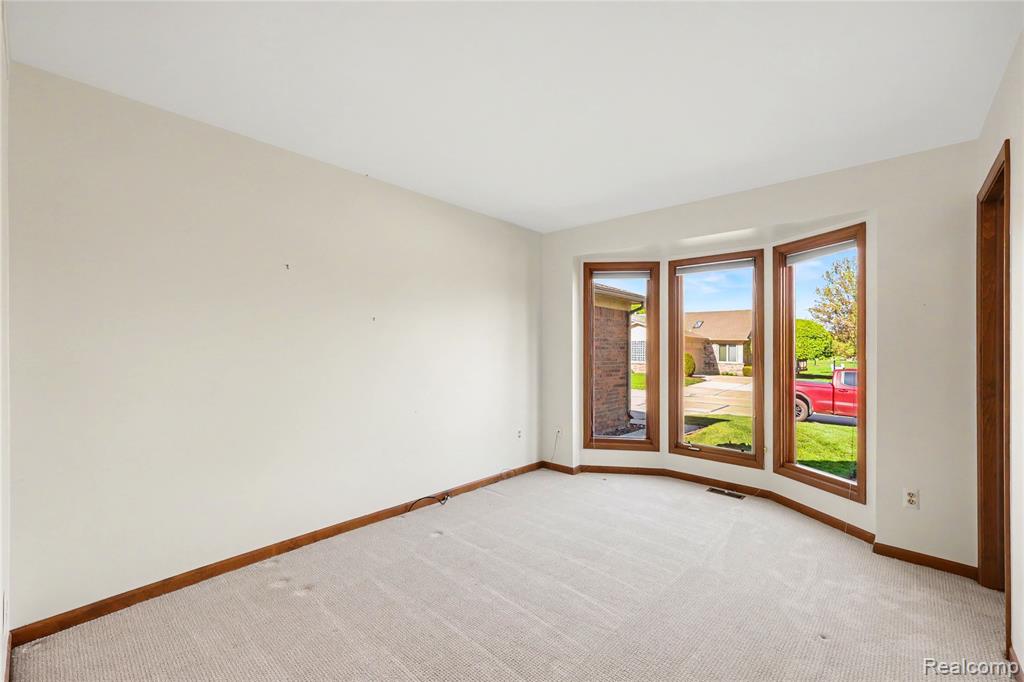 41302 Fortuna Drive E, Clinton Twp, MI 48038 — Photo 9