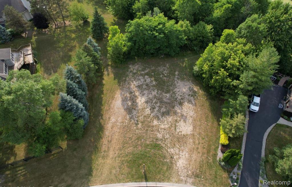 8284 PINE HOLLOW Trail, Grand Blanc, MI 48439 — Photo 2