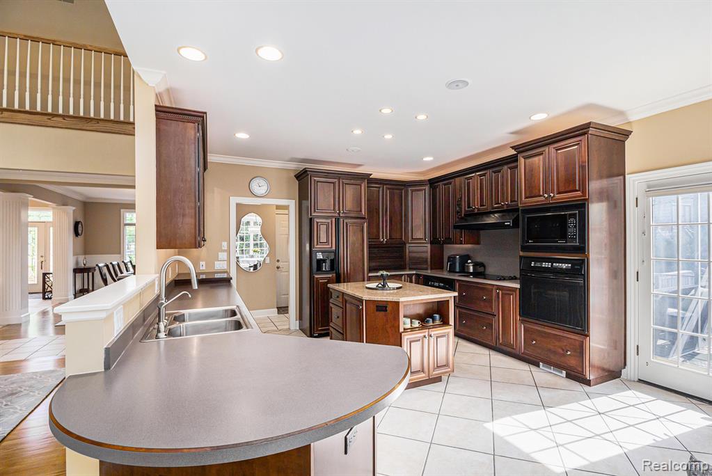 2115 Stonebridge Drive S, Ann Arbor, MI 48108 — Photo 14