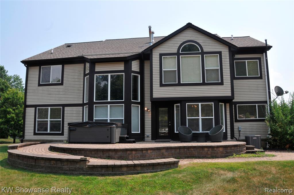 5444 BUELL Drive, Commerce Twp, MI 48382 — Photo 2