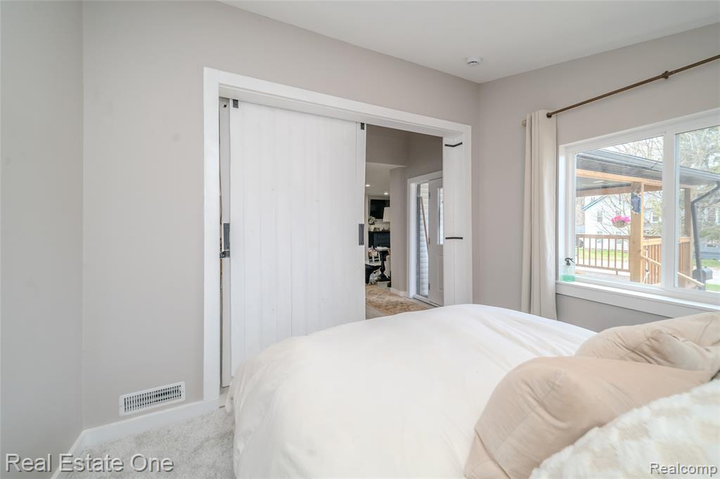 515 S Michigan Avenue, Howell, MI 48843 — Photo 16
