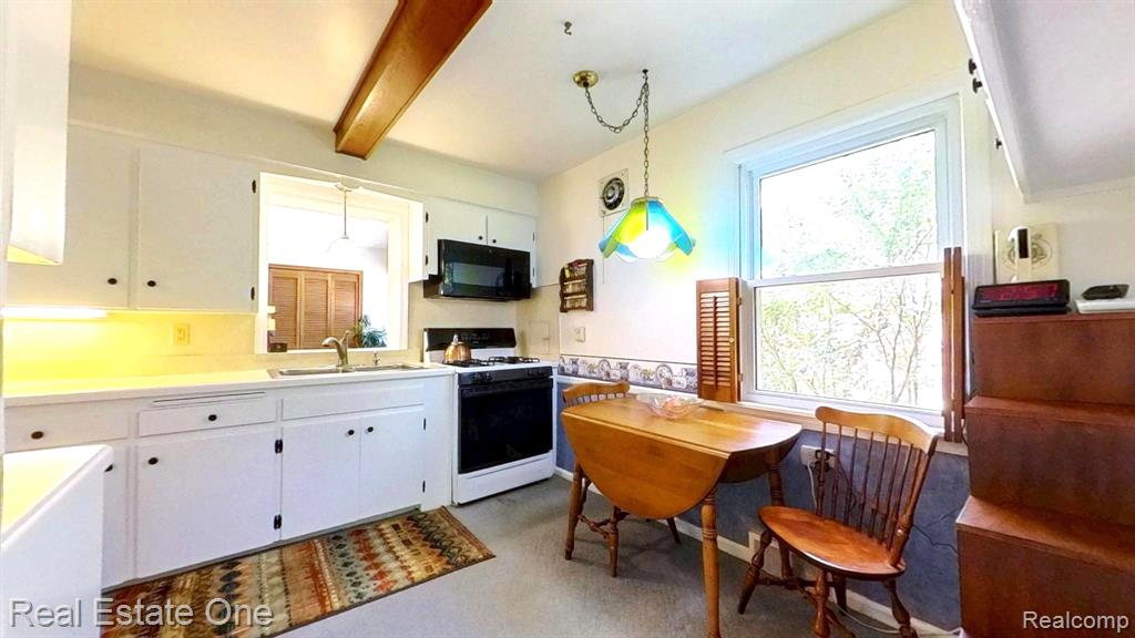 1938 Beverly Street, Sylvan Lake, MI 48320 — Photo 20