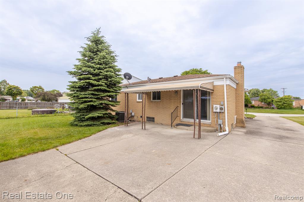 40026 Kristen Drive, Sterling Heights, MI 48310 — Photo 31