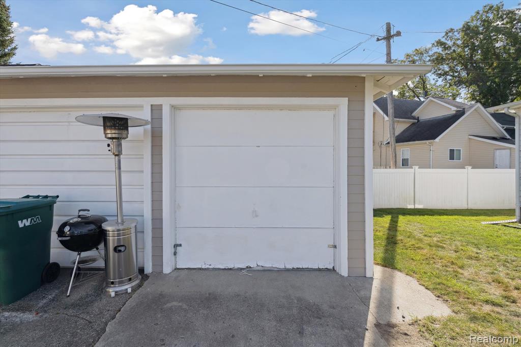 611 W Grand River Avenue, Howell, MI 48843 — Photo 34