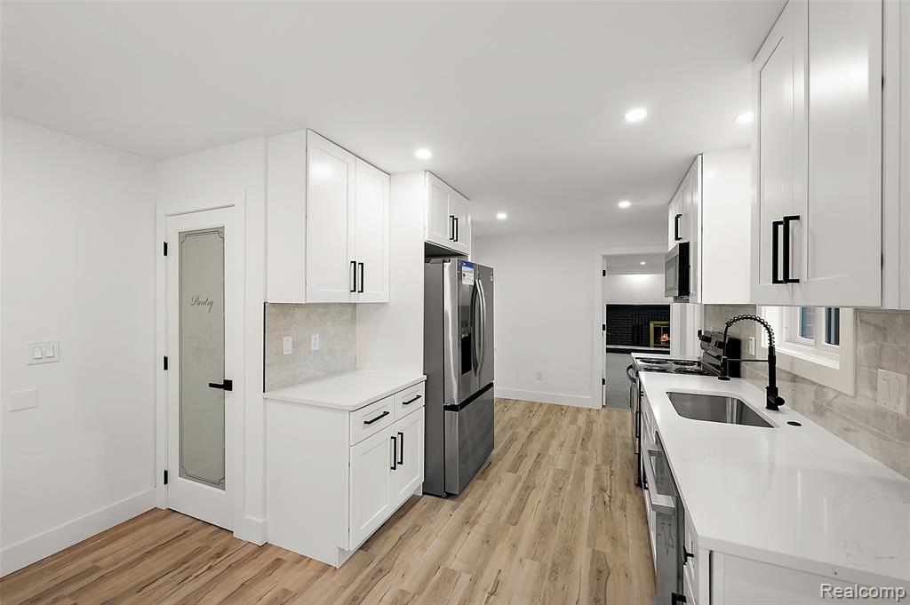 6141 Paramus, Clarkston, MI — Photo 12
