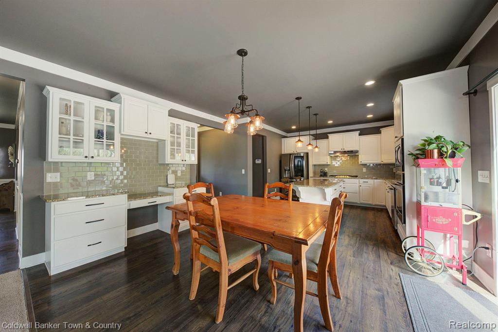 5515 BRILLIANT Circle, Howell, MI 48855 — Photo 4