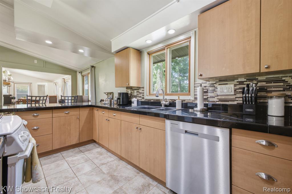 1659 Lockwood, Highland, MI 48356 — Photo 7