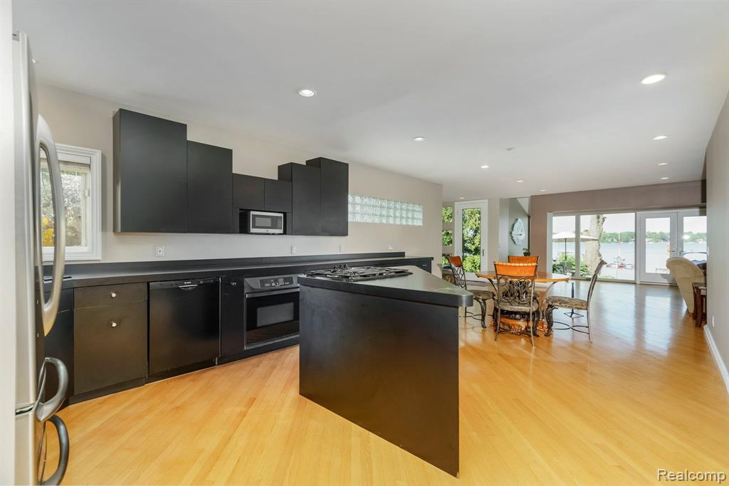 775 Lyle Drive, Waterford, MI 48327 — Photo 12