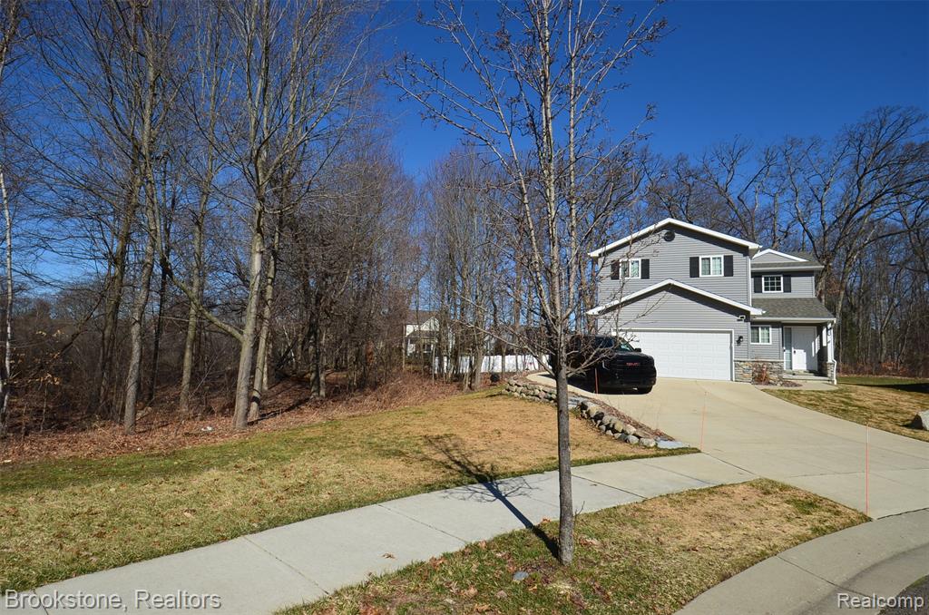350 Fountain Park Drive, Waterford, MI 48327 — Photo 9