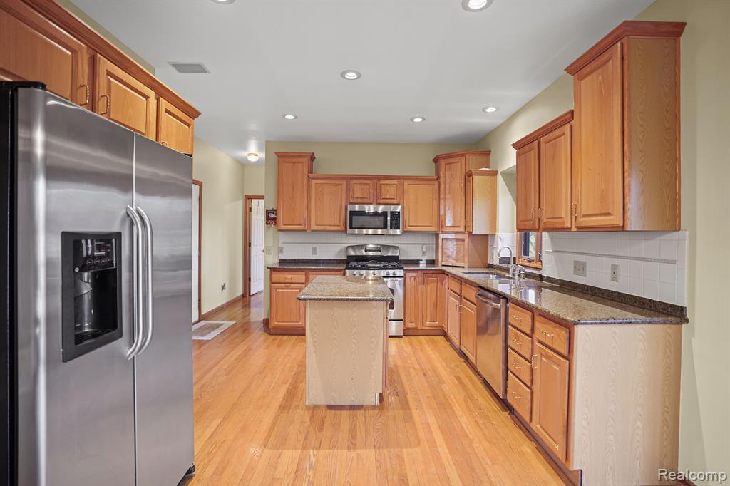 564 CHASSEUR Drive, Grand Blanc, MI 48439 — Photo 10