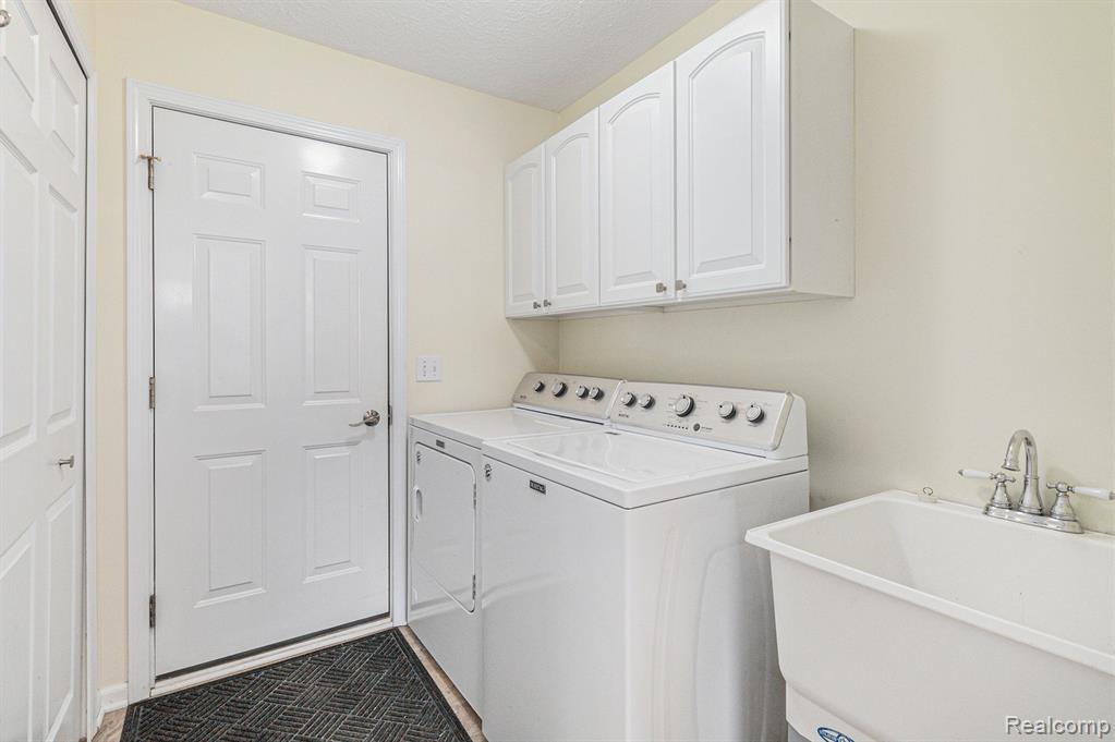 2574 KERRIA Drive, Howell, MI 48855 — Photo 54