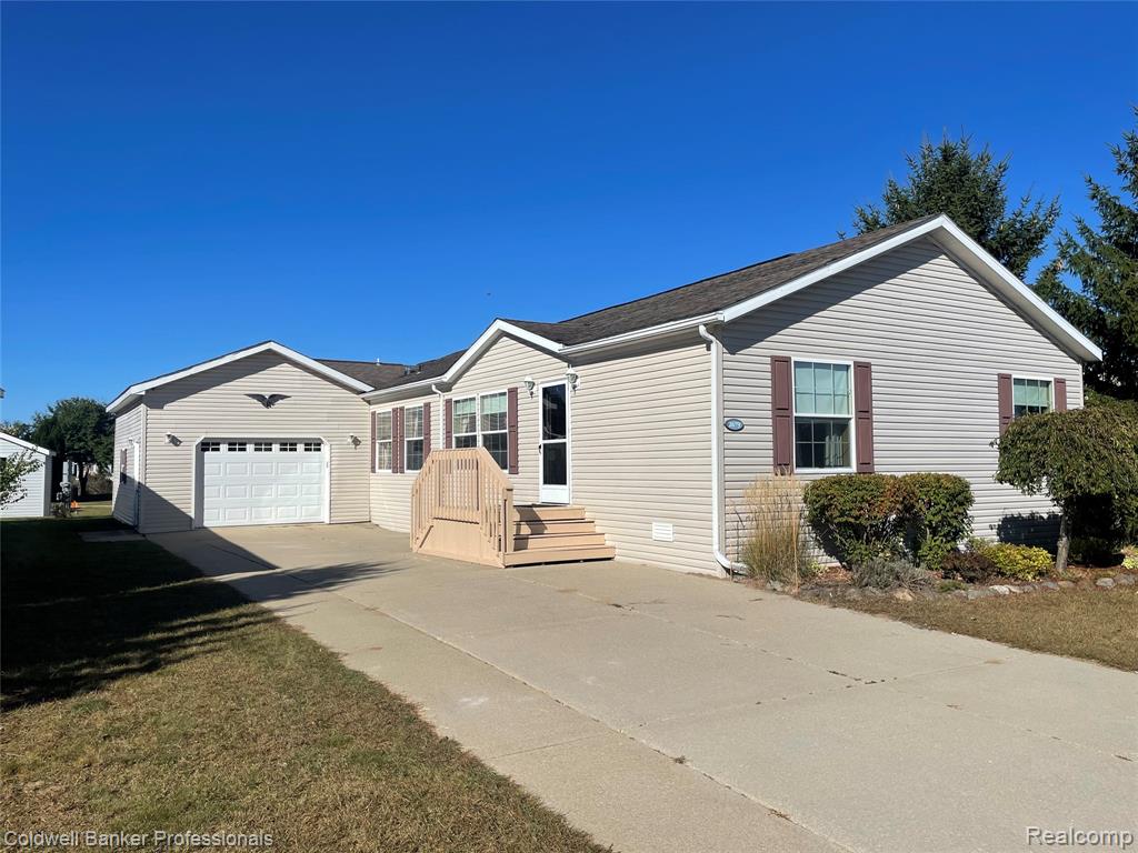 2679 Manatee Court, Lapeer, MI 48446 — Photo 3