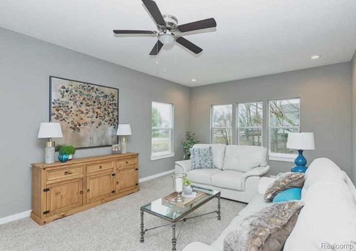 553 W Wildwood Drive, Owosso, MI 48867 — Photo 2