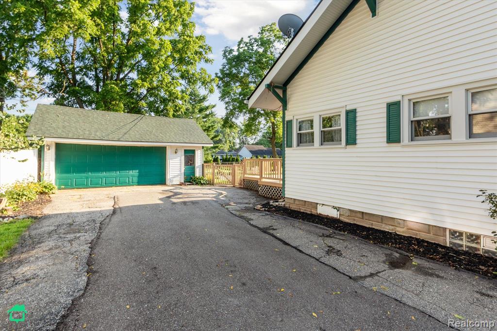 6097 Andersonville Road, Waterford, MI 48329 — Photo 40