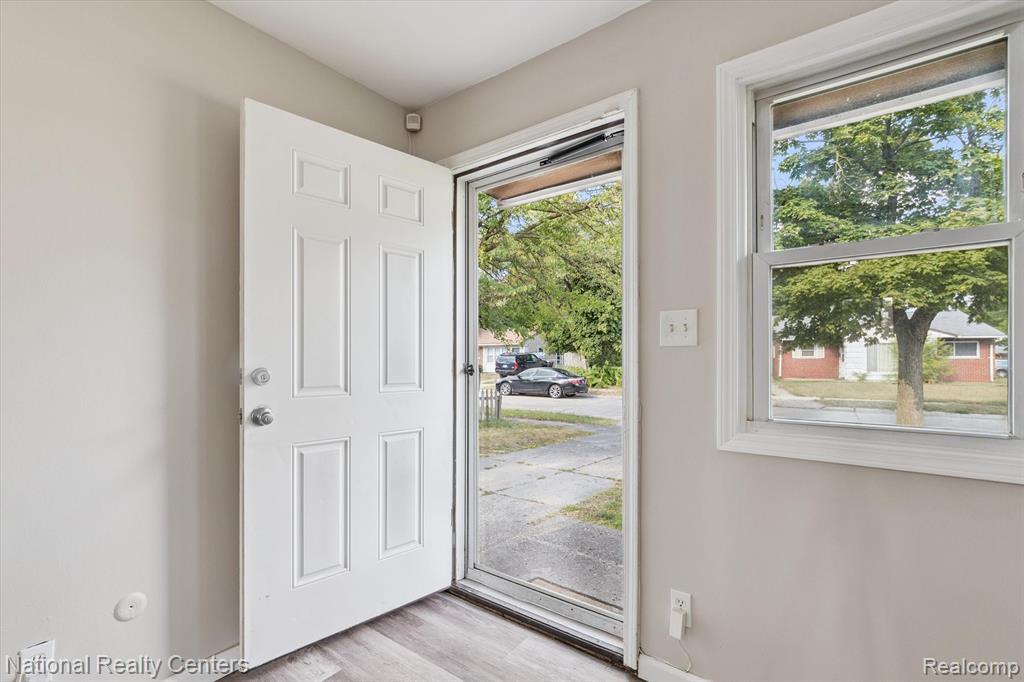 21901 Sloman Street, Oak Park, MI 48237 — Photo 4