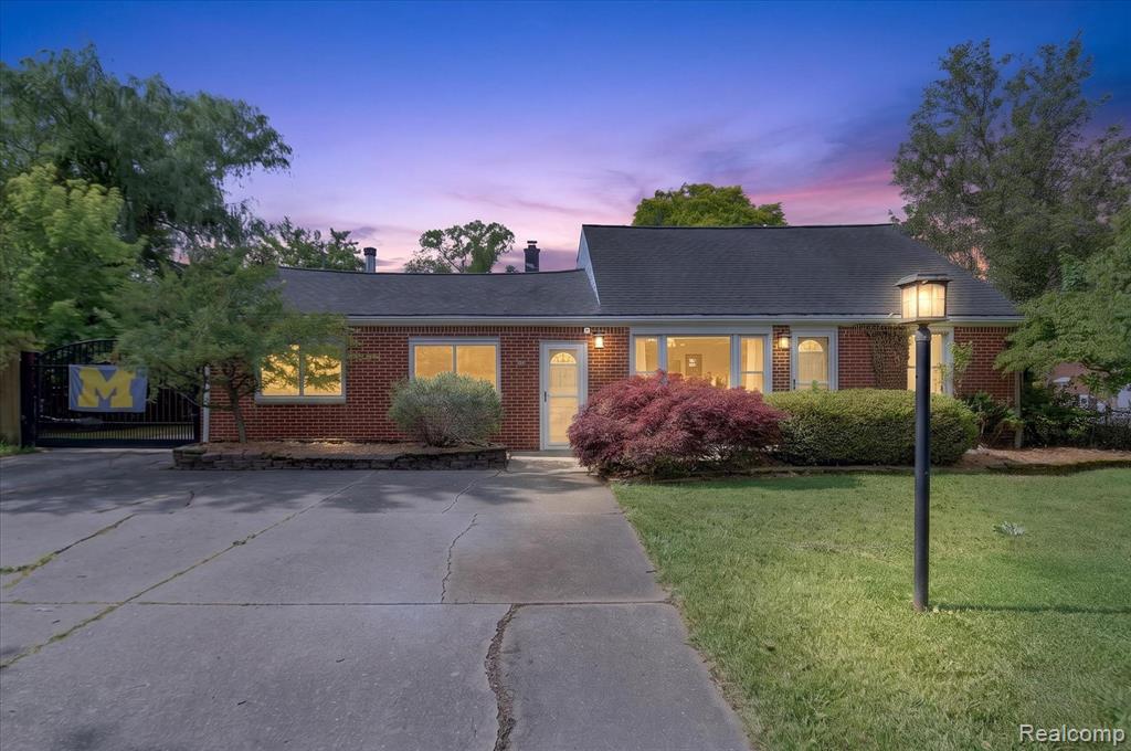 962 Sylvanwood Drive, Troy, MI 48085 — front exterior