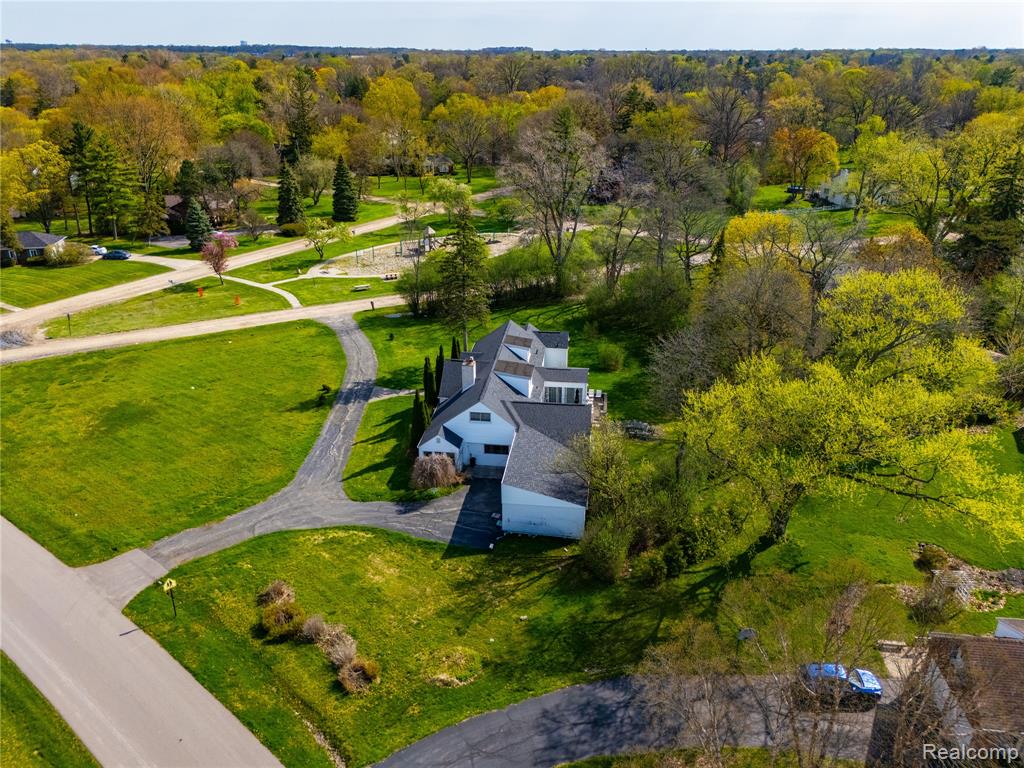 27881 Rackham Drive, Lathrup Village, MI 48076 — Photo 29