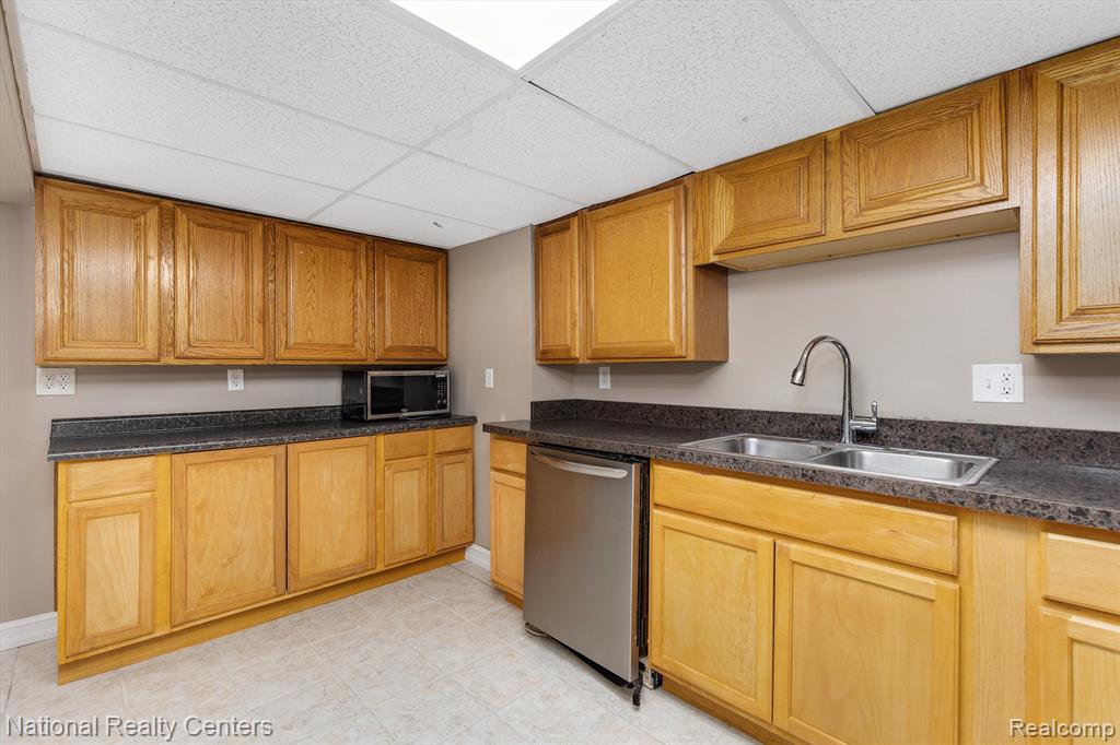 51569 PINEWOOD Drive, Macomb, MI 48042 — Photo 40