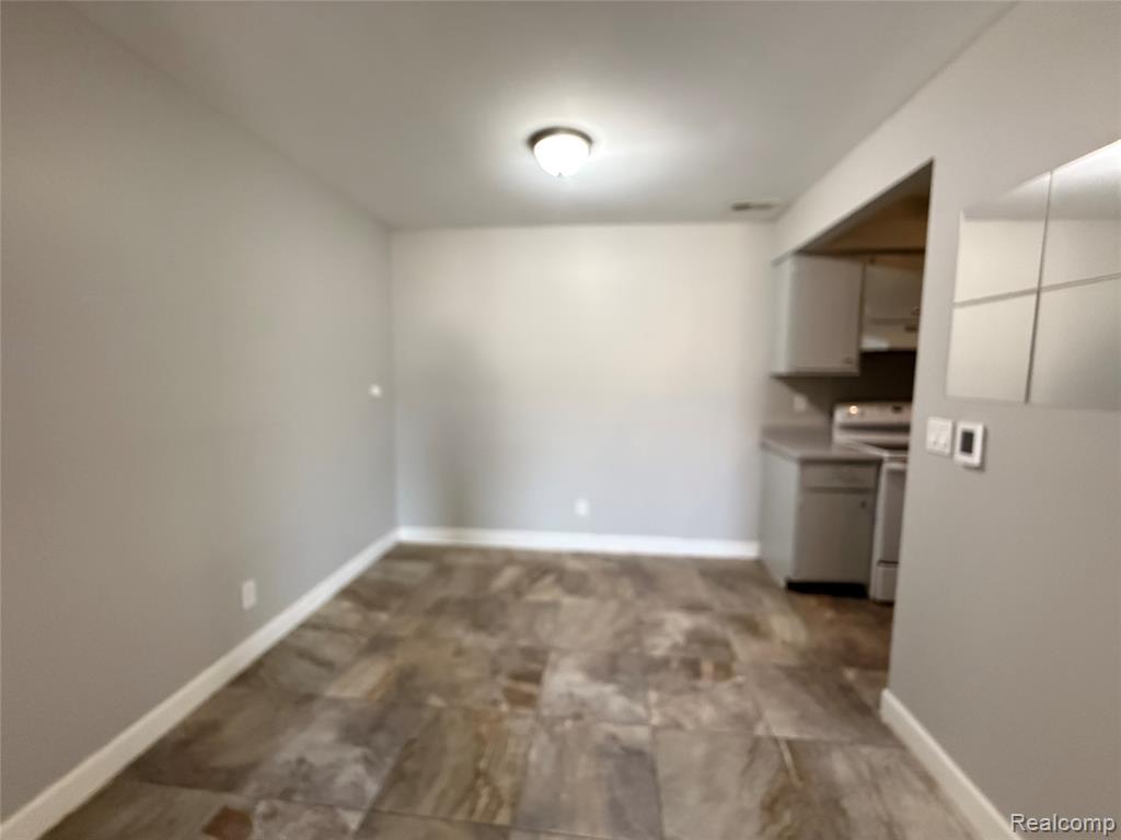 7624 Manor Circle, Westland, MI — Photo 6