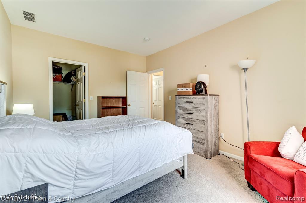 28104 CHESAPEAKE Circle, 334, Walled Lake, MI 48390 — Photo 14