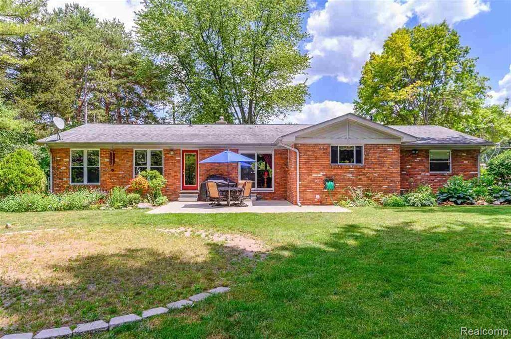 404 RIVER BEND Drive, Flushing, MI 48433 — Photo 4