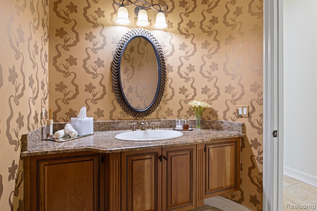 8151 ROLLING MEADOWS Drive, Canton, MI 48187 — Photo 47