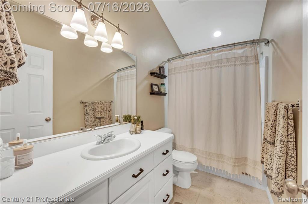 7520 Paradise Drive, Grand Blanc, MI 48439 — Photo 34