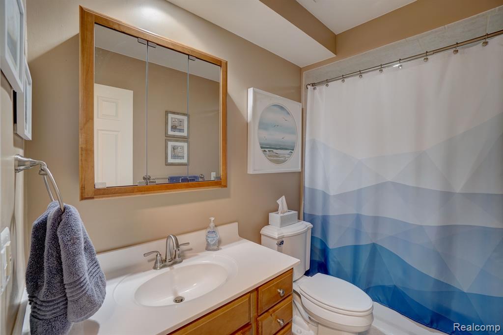 5760 LARKINS Drive, Troy, MI 48085 — Photo 21