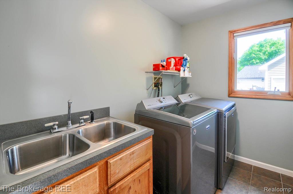 8535 Ridge Road, Goodrich Vlg, MI — Photo 22