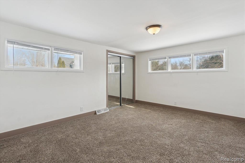 5369 SITKA Street, Burton, MI 48519 — Photo 6