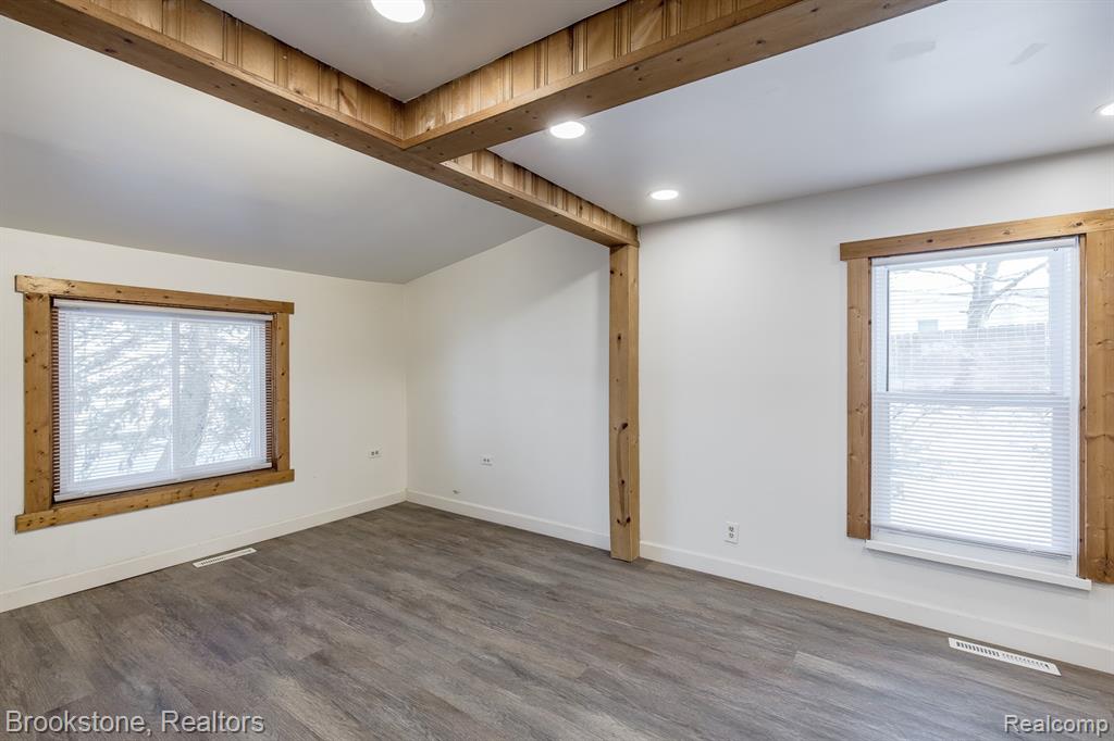 31 Heights Road, Lake Orion, MI 48362 — Photo 17