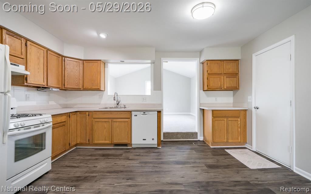 2243 Phillips Road, Auburn Hills, MI 48326 — Photo 8
