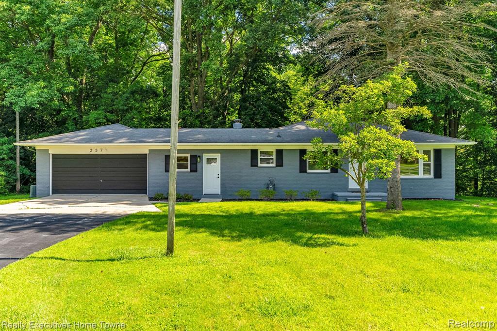 2371 ARLINGTON Road, Columbus, MI — front exterior