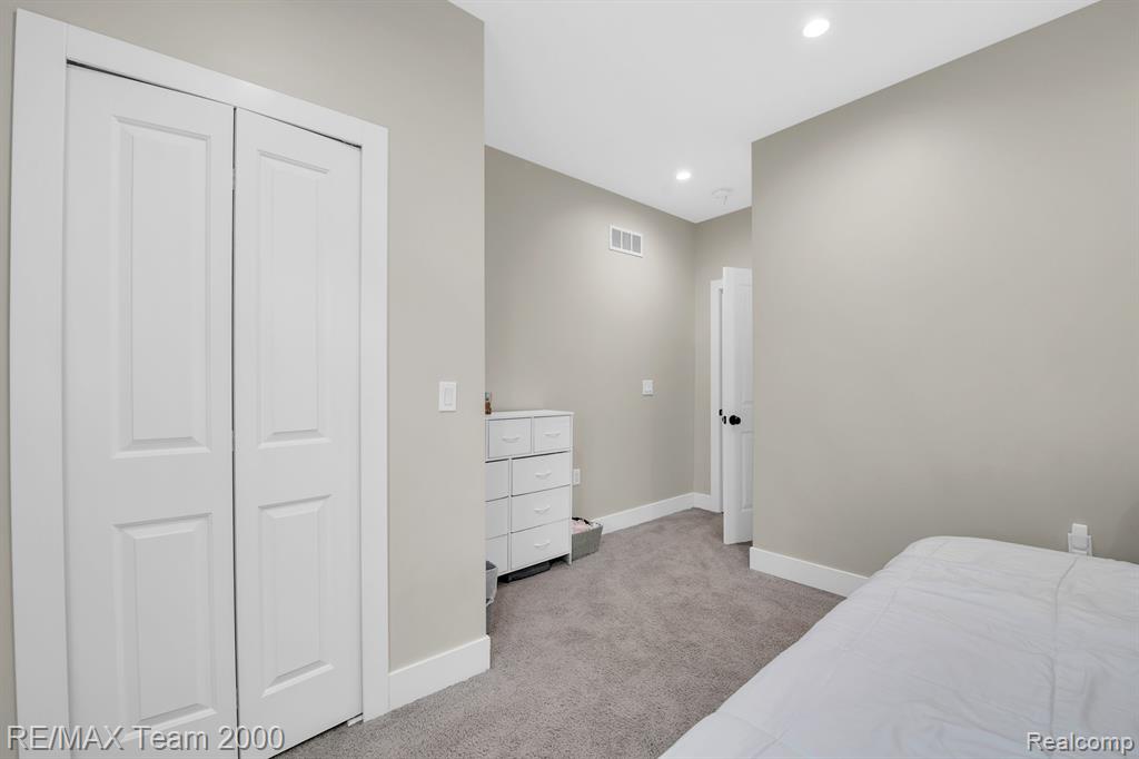 616 ENGLEWOOD Street, Detroit, MI 48202 — Photo 30