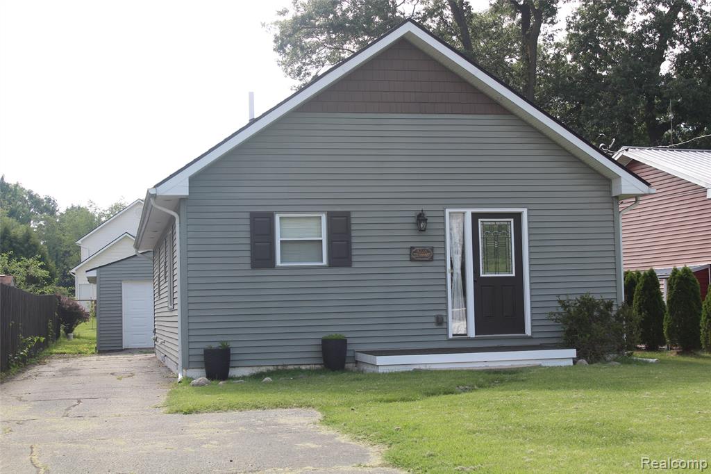 5735 Lake Grove Drive, White Lake, MI 48383 — front exterior