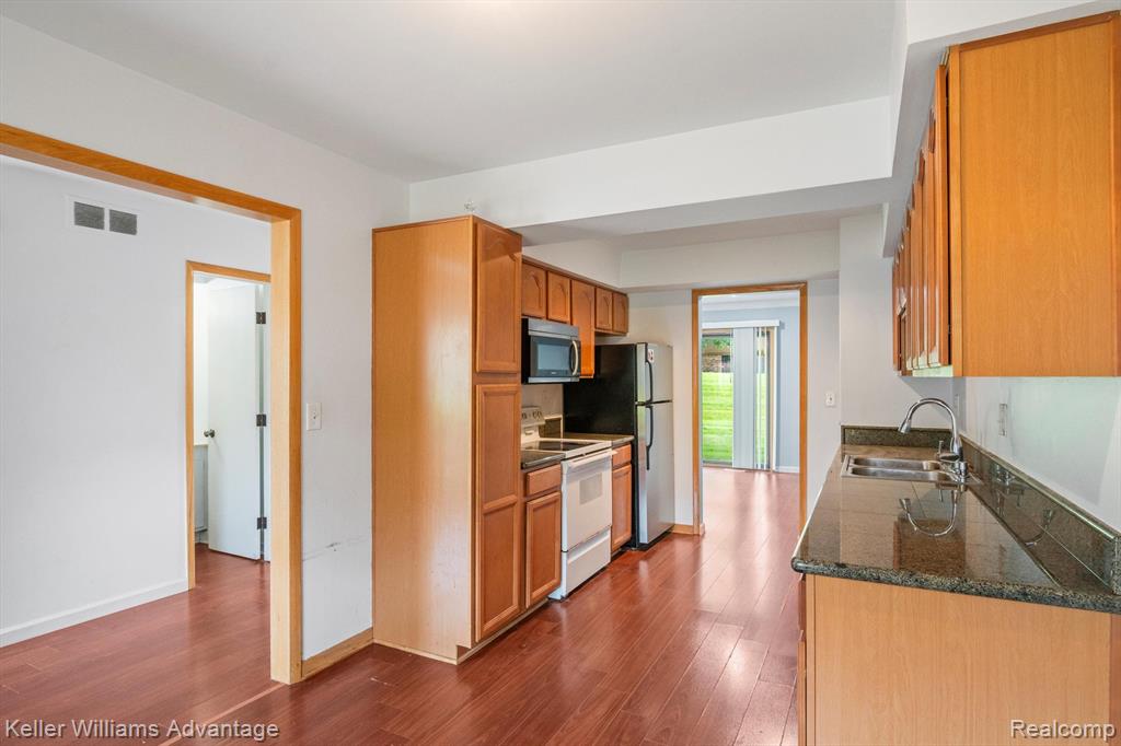 28663 LOWELL N, Southfield, MI 48076 — Photo 4