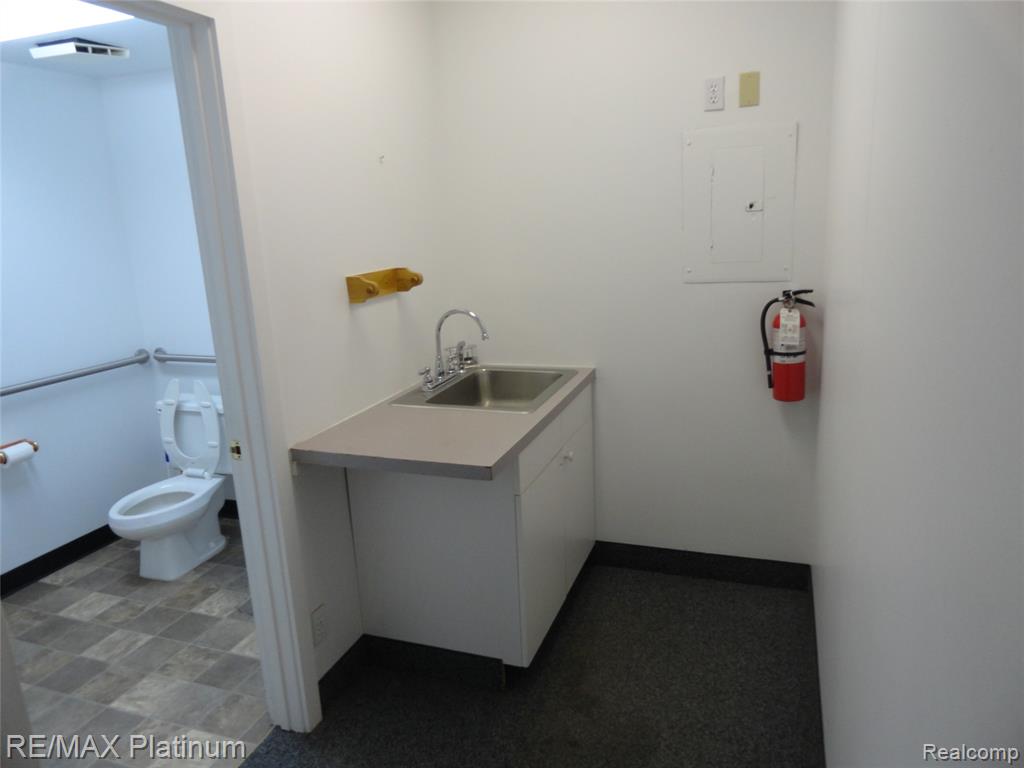 6015 W Pierson Road, Flushing, MI 48433 — Photo 12