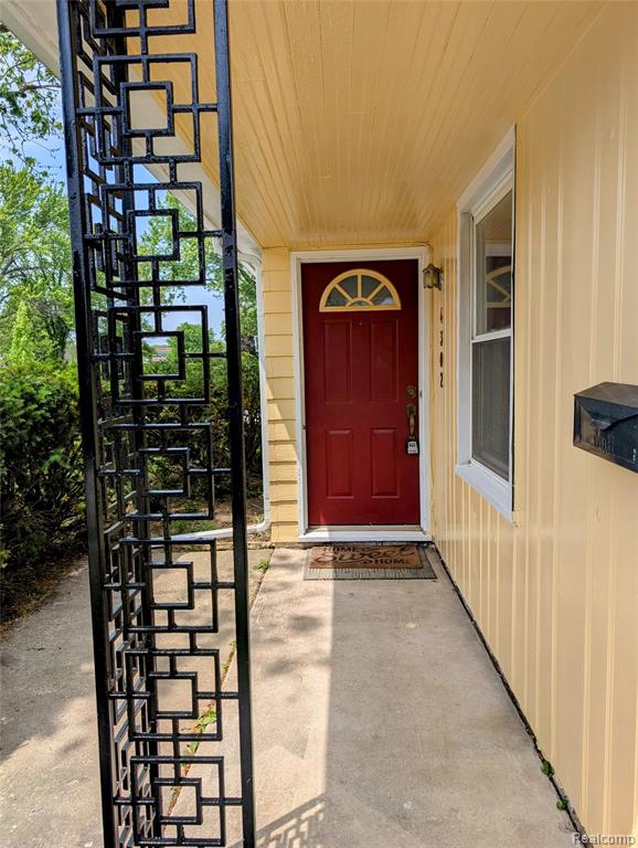 4302 Mandalay Avenue, Royal Oak, MI 48073 — Photo 4