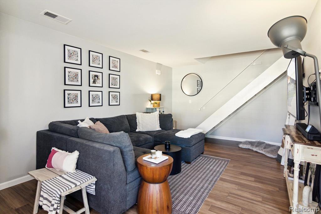 39852 VILLAGE WOOD Circle, Novi, MI — Photo 5