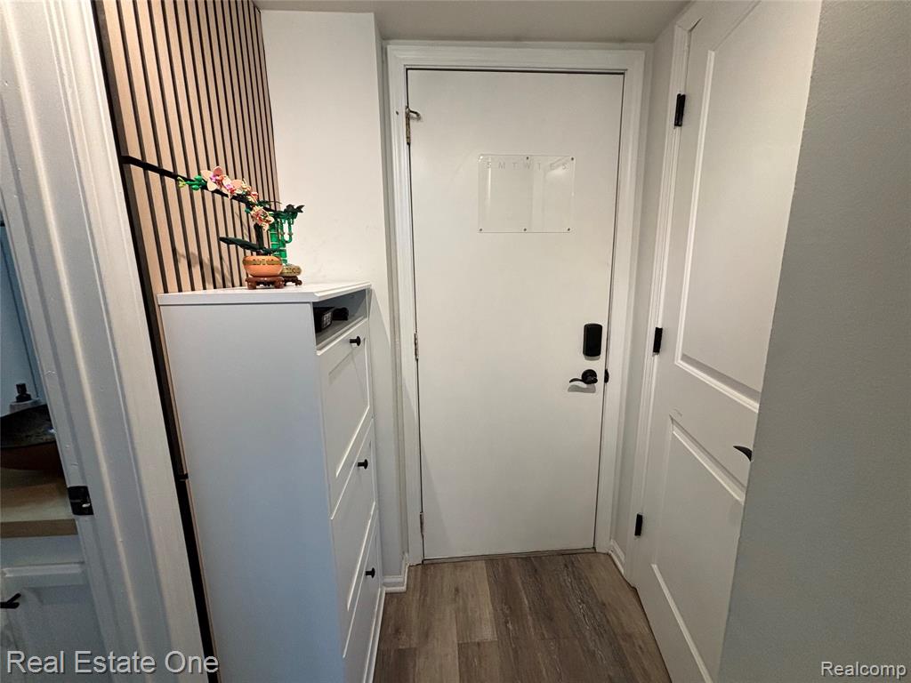 66 Meadow Wood Drive, Rochester Hills, MI 48307 — Photo 14